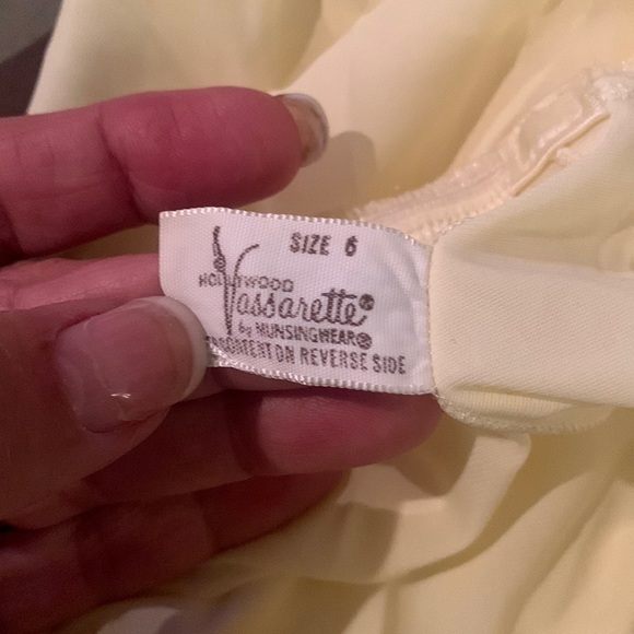 VASSARETTE Vintage Sleep Shorts Yellow Lace Trim Size (6) Small - Picture 5 of 5